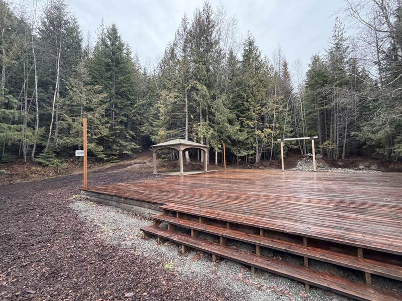The event deck at Round Mountain Retreat looking out across the property.